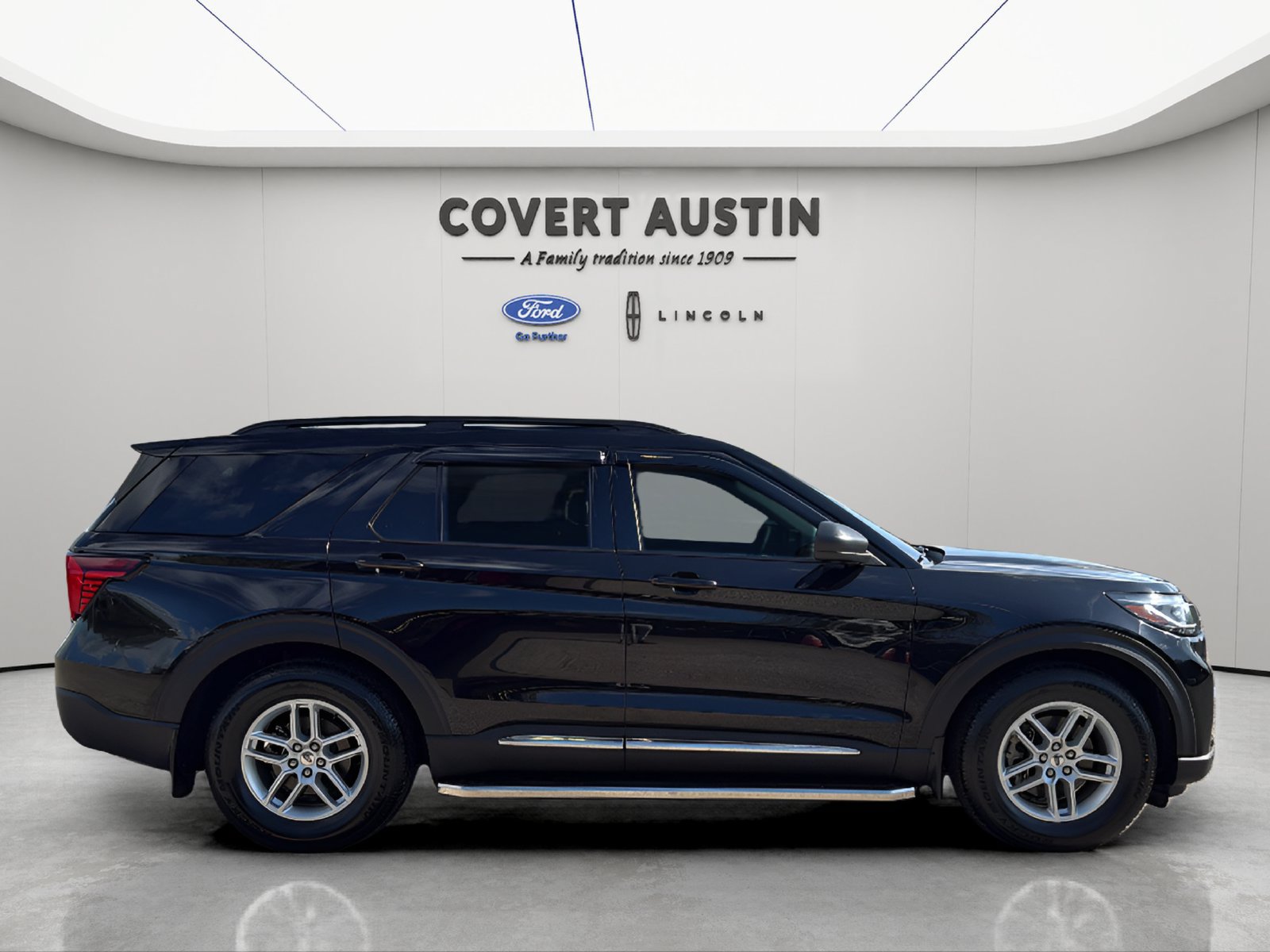 Certified 2025 Ford Explorer Active w/ Active Comfort Package RWD image 6