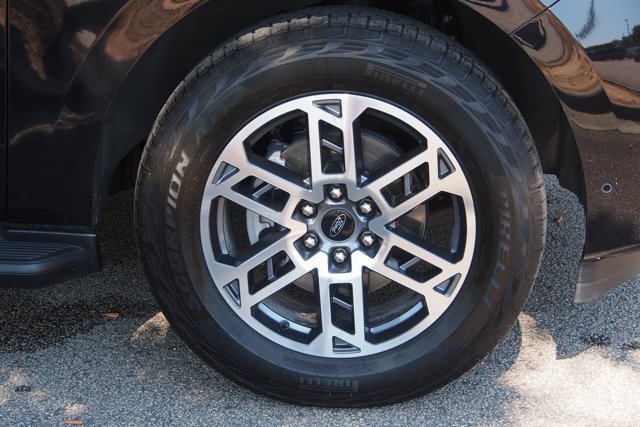 Certified 2025 Ford Expedition Active AWD/4WD image 9