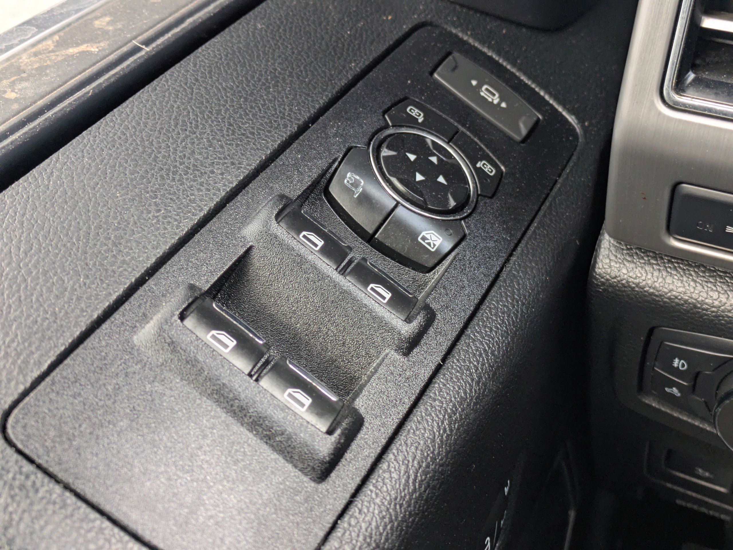 Certified 2021 Ford F250 Platinum w/ FX4 Off-Road Package image 31