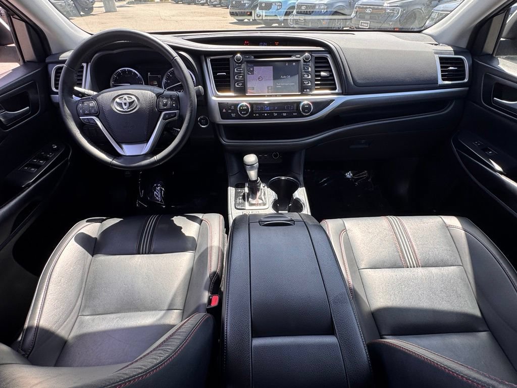 Used 2019 Toyota Highlander SE FWD image 28