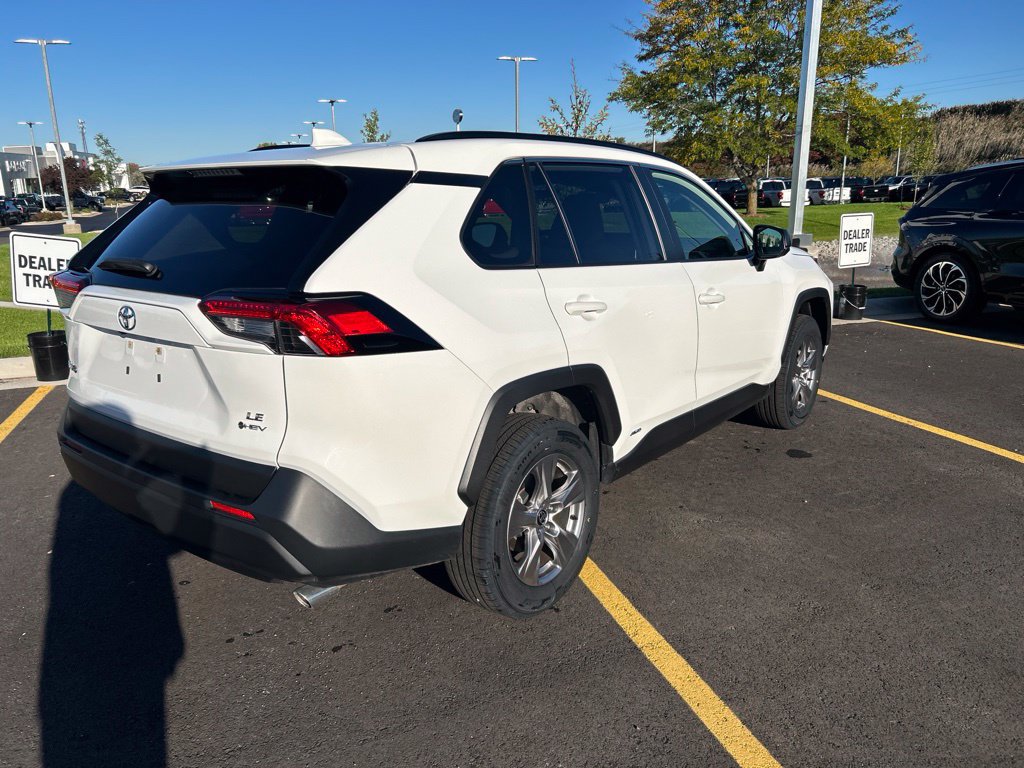 Used 2025 Toyota RAV4 LE AWD/4WD image 6
