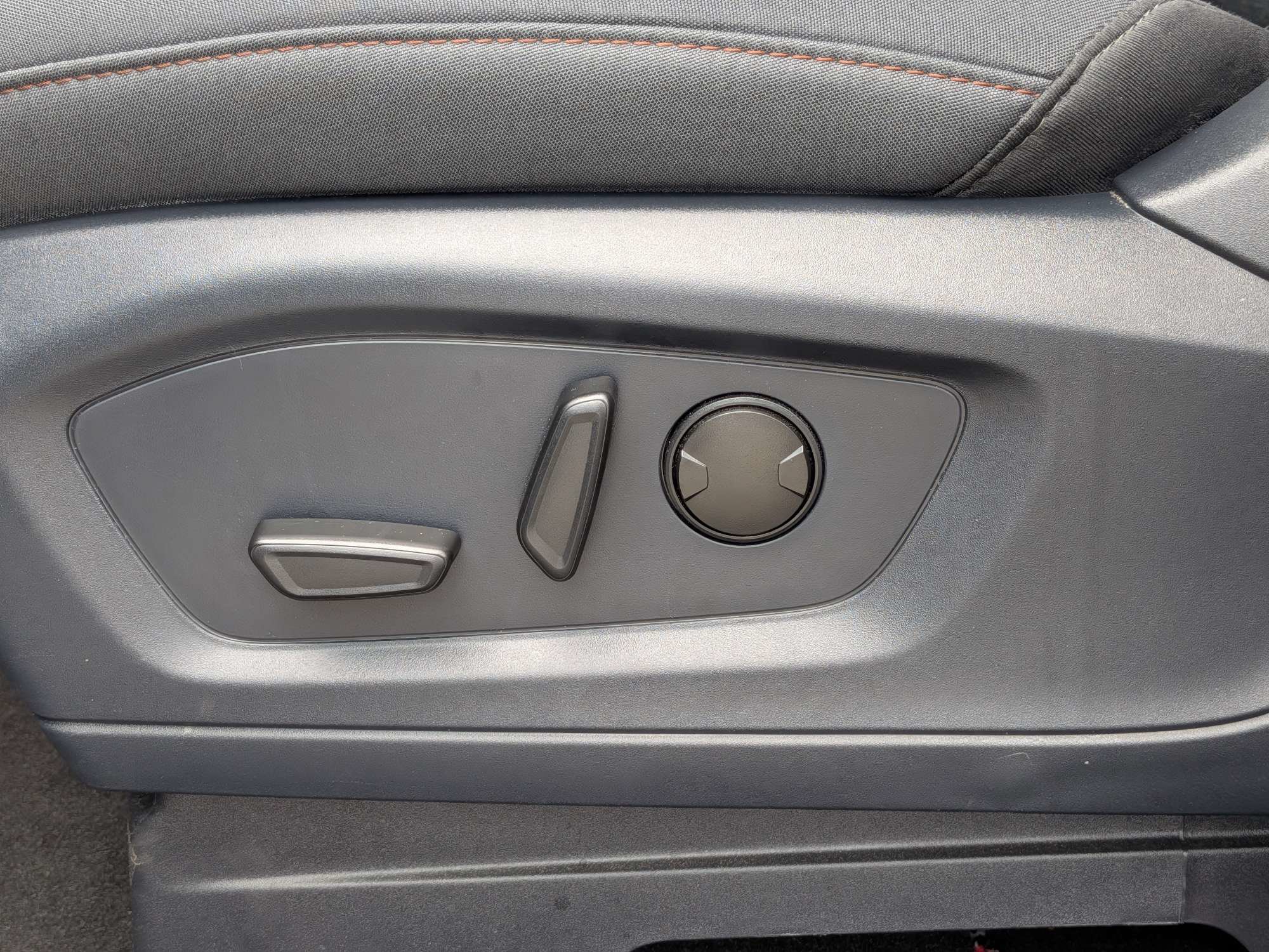 Certified 2025 Ford Explorer Active RWD image 22