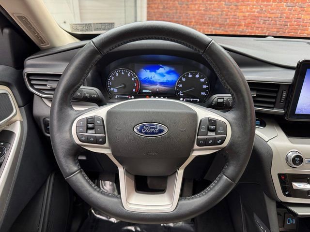 Certified 2022 Ford Explorer XLT w/ Equipment Group 202A image 15