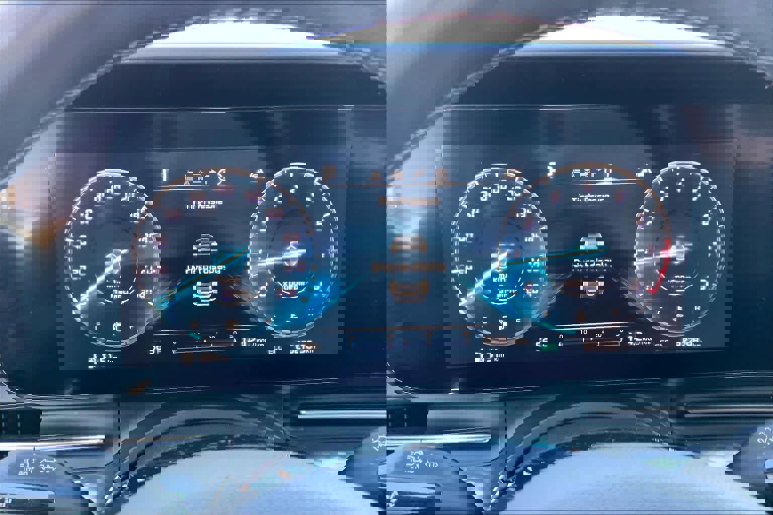 Used 2022 Kia Carnival SX Prestige image 25