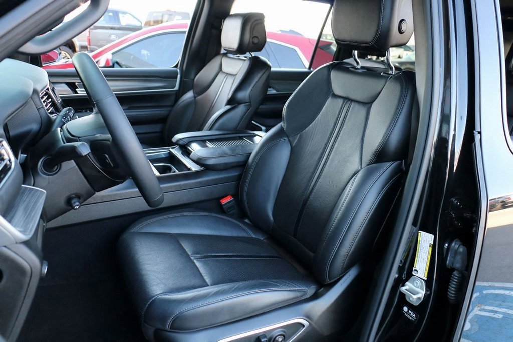 Used 2024 Jeep Wagoneer L Series II image 19