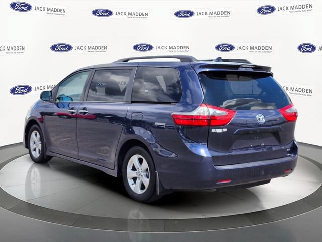 Used 2020 Toyota Sienna LE w/ LE Preferred Package FWD image 3