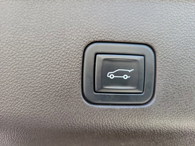 Used 2023 GMC Yukon Denali image 16