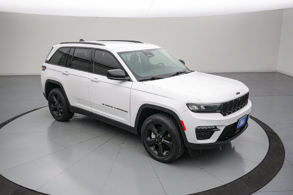 Used 2023 Jeep Grand Cherokee Limited w/ Luxury Tech Group II AWD/4WD image 2