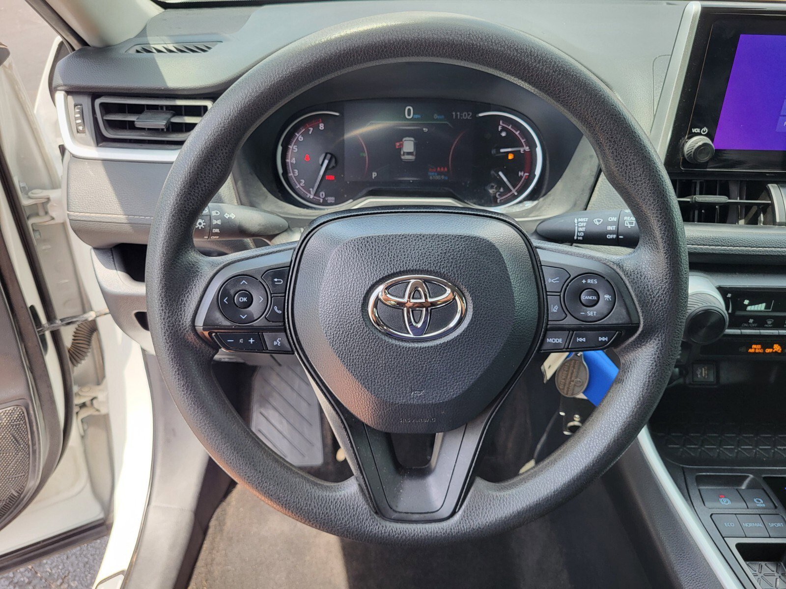 Used 2024 Toyota RAV4 LE FWD image 25
