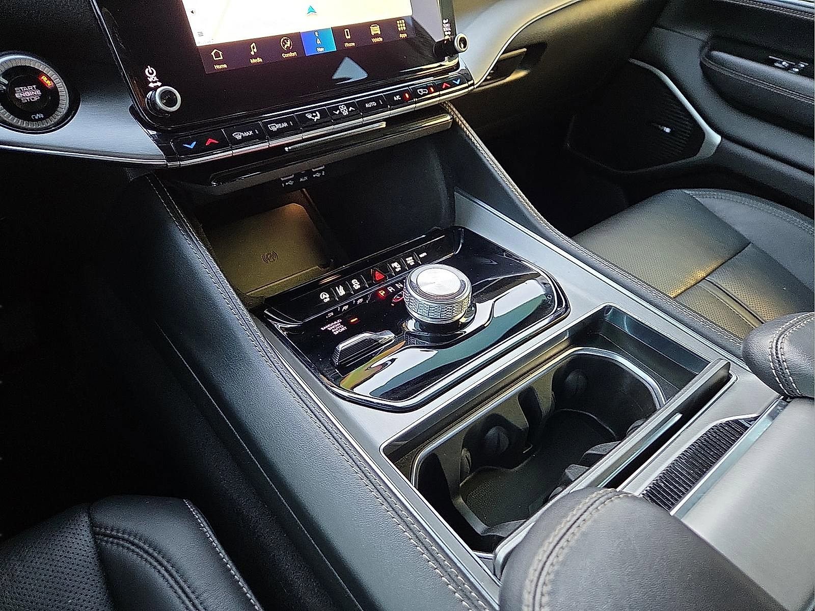 Used 2024 Jeep Wagoneer Series II AWD/4WD image 25