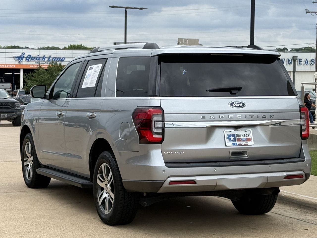 Certified 2024 Ford Expedition Limited RWD image 5