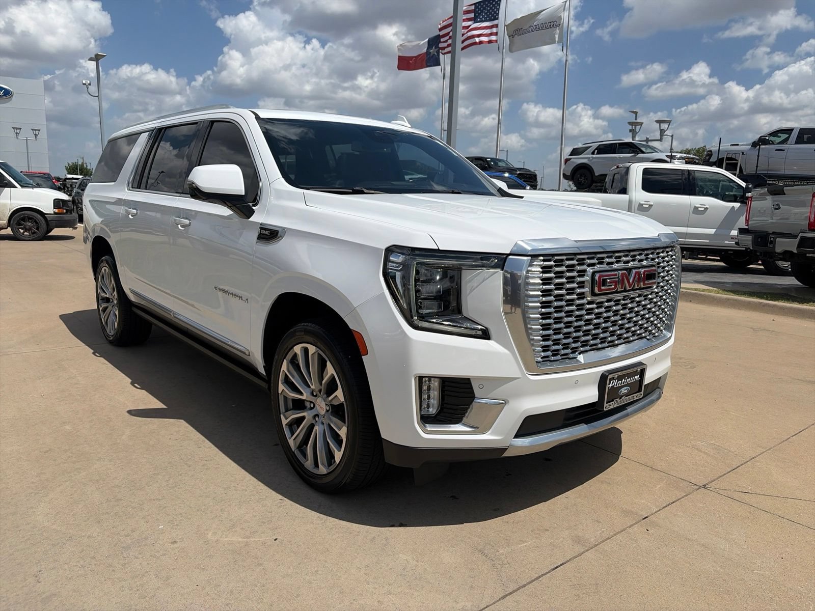 Used 2023 GMC Yukon XL Denali RWD image 7