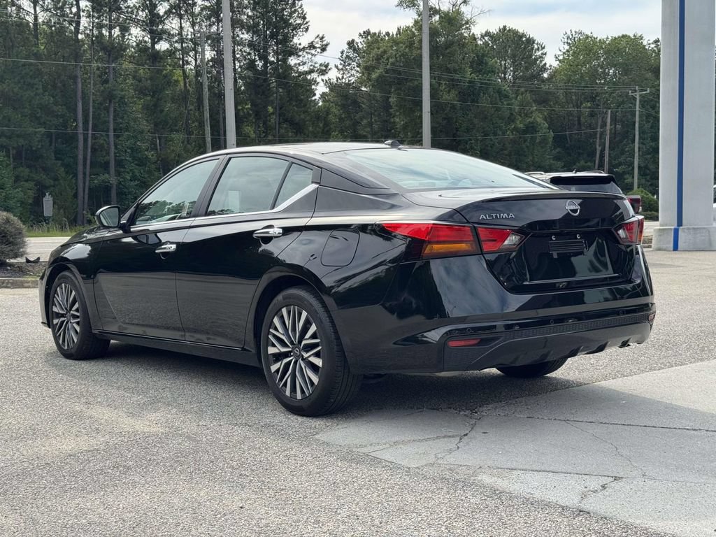Used 2025 Nissan Altima 2.5 SV FWD image 24
