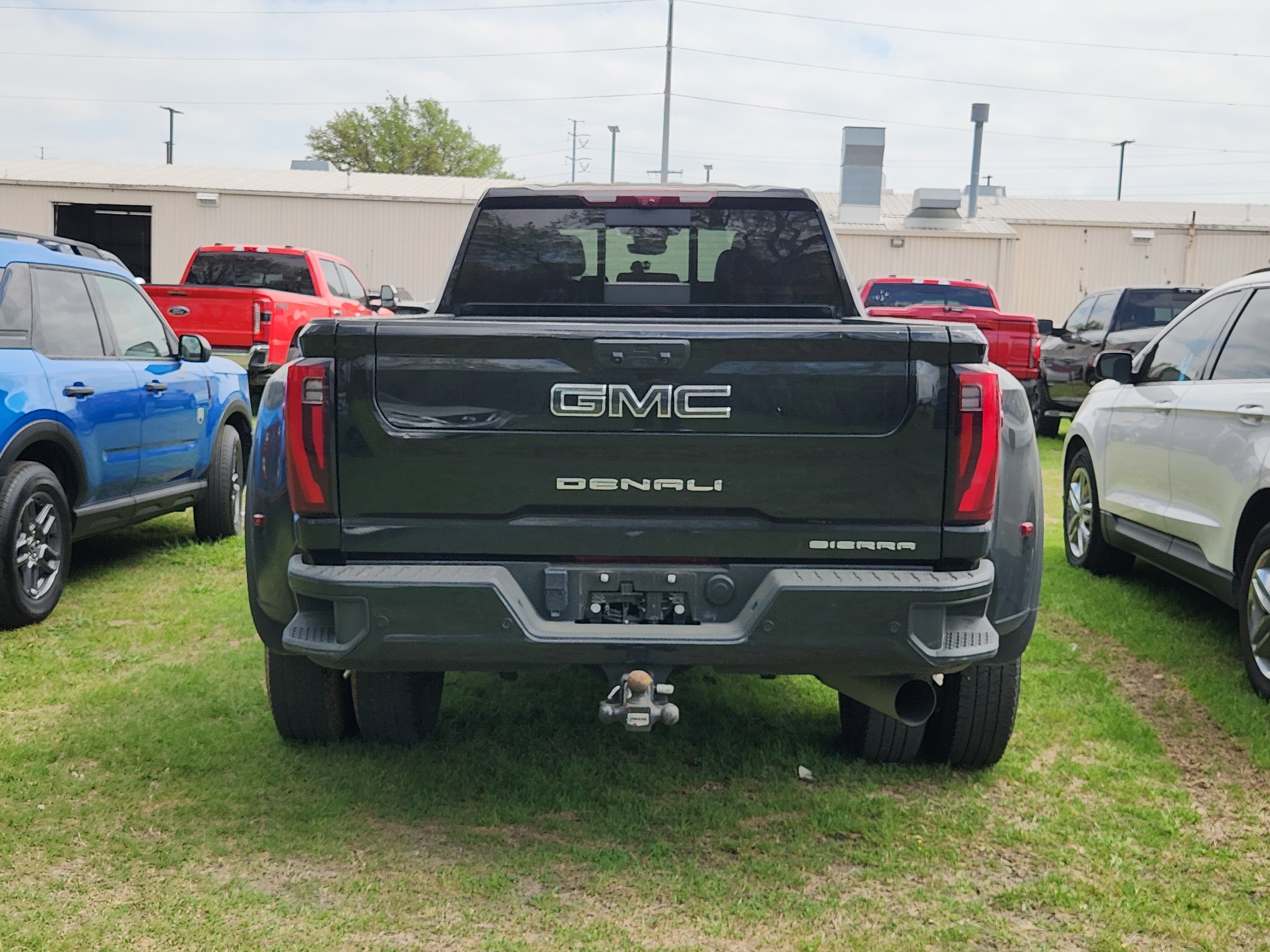 Used 2024 GMC Sierra 3500 Denali Ultimate AWD/4WD image 5