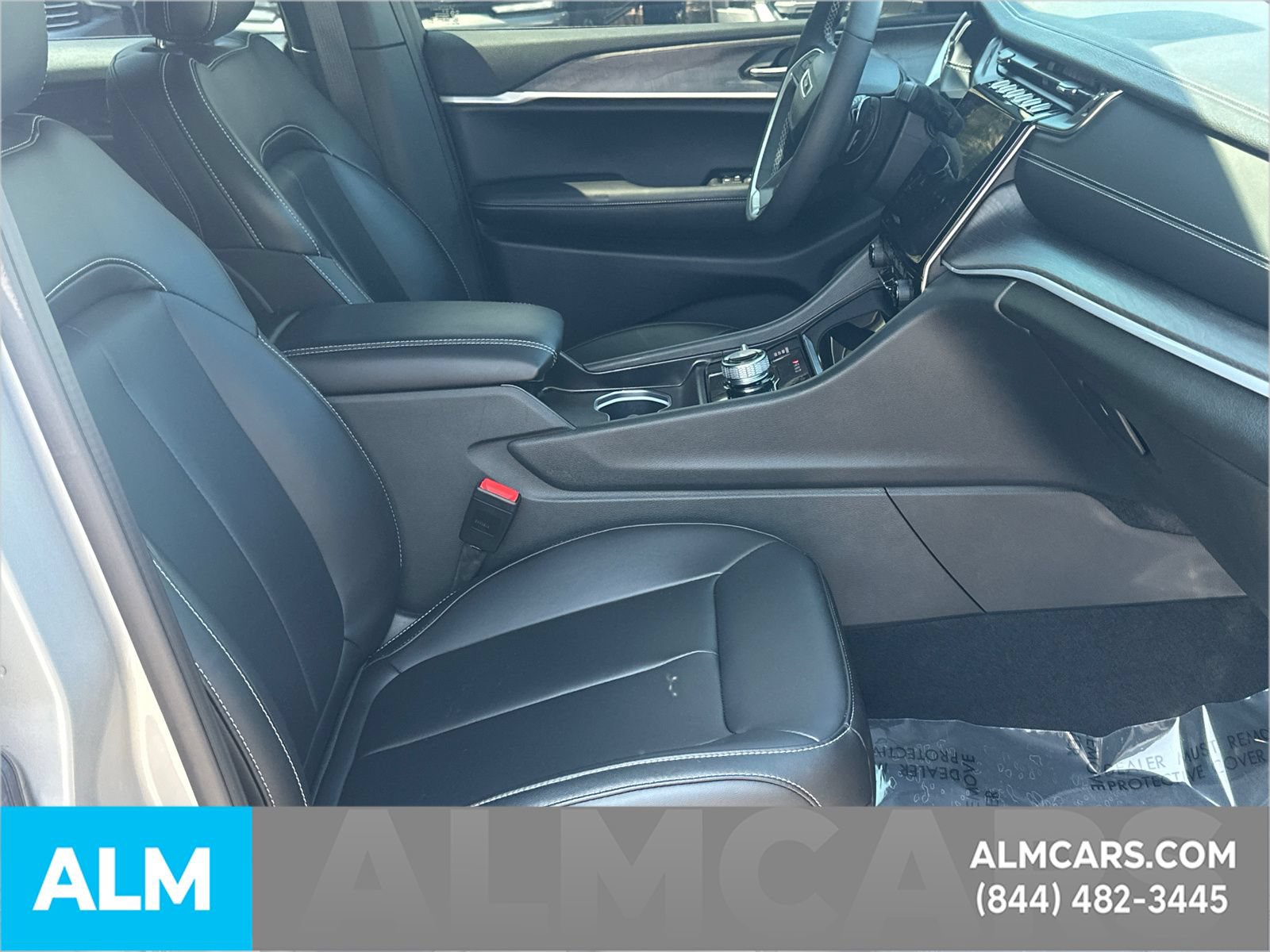Used 2025 Jeep Grand Cherokee Limited w/ Black Appearance Package AWD/4WD image 15