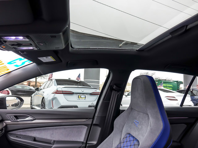 Used 2025 Volkswagen Golf R 2.0T image 11