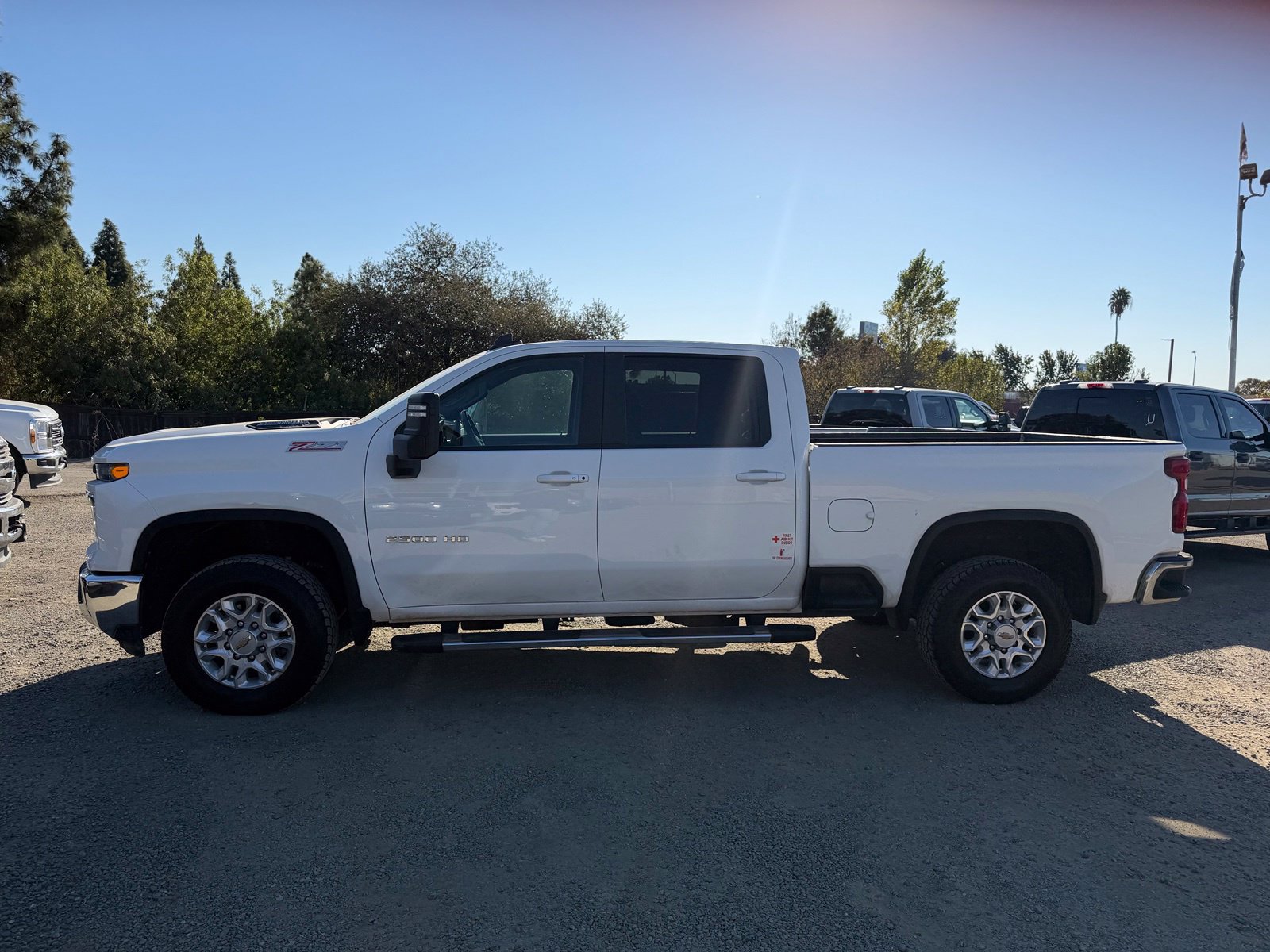 Used 2025 Chevrolet Silverado 2500 LT AWD/4WD image 2