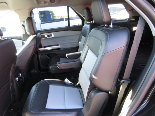 Certified 2022 Ford Explorer XLT w/ Equipment Group 202A image 8