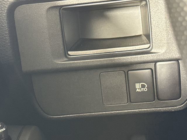 Used 2018 Toyota Tacoma SR5 AWD/4WD image 38