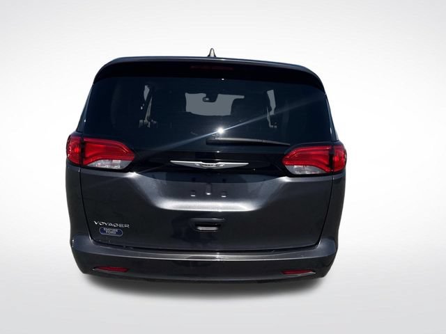 Used 2023 Chrysler Voyager LX FWD image 4