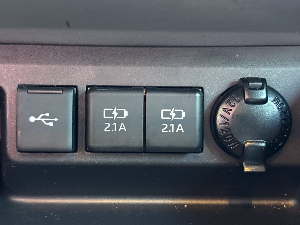 Used 2021 Toyota Highlander XLE AWD/4WD image 15
