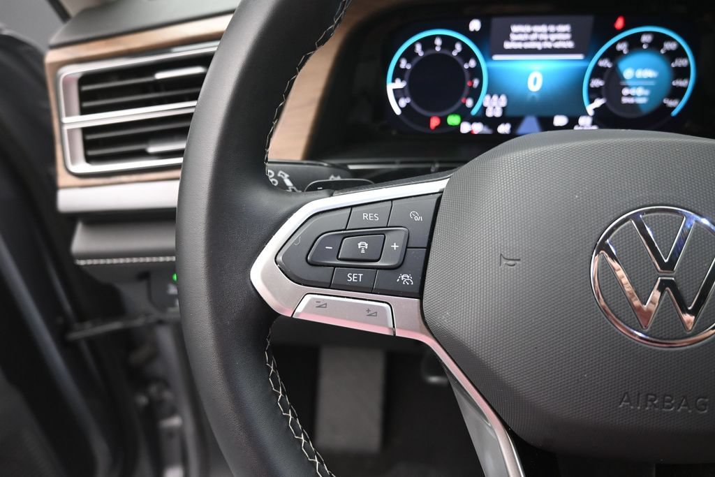 Used 2025 Volkswagen Atlas SE AWD/4WD image 28