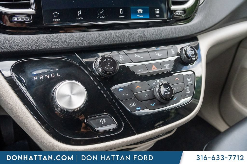 Used 2023 Chrysler Pacifica Touring-L FWD image 8