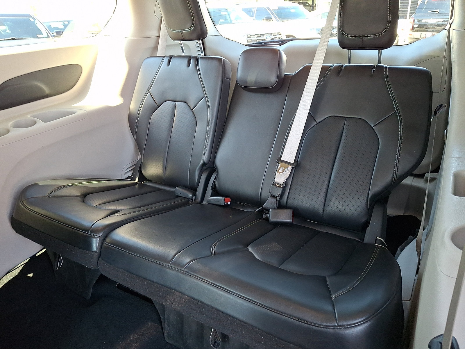 Used 2023 Chrysler Pacifica Touring-L FWD image 14