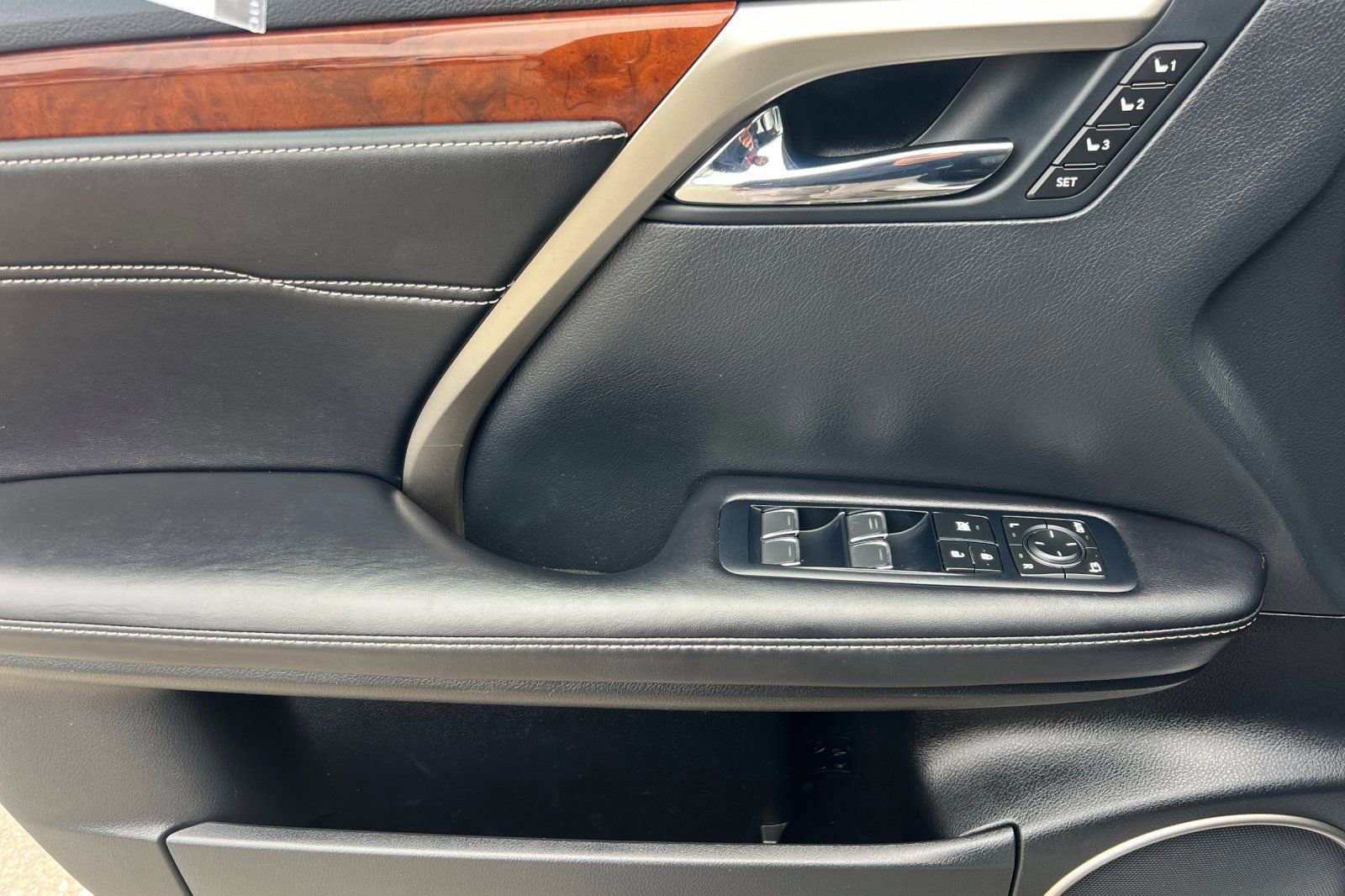 Used 2019 Lexus RX 350L AWD image 12