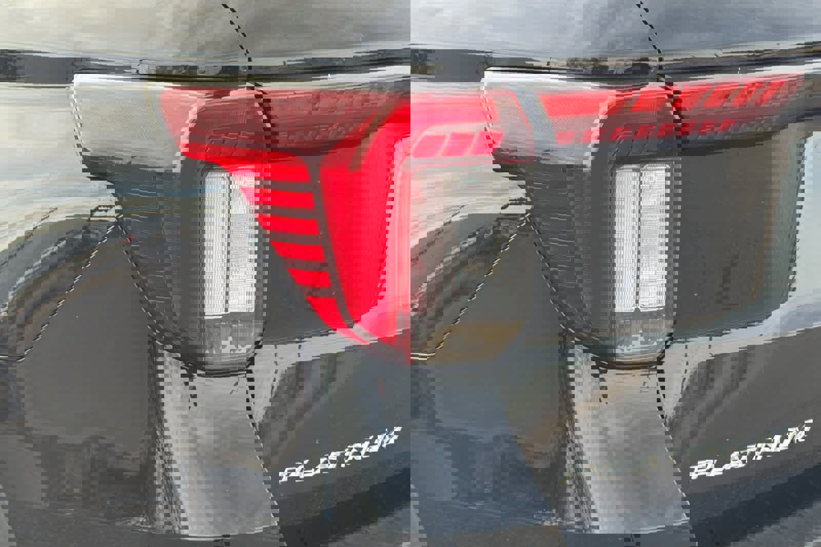 Certified 2025 Ford Explorer Platinum w/ LUX Leather Package image 29