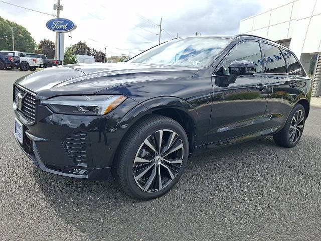 Used 2023 Volvo XC60 B5 Ultimate w/ Climate Package AWD/4WD image 3