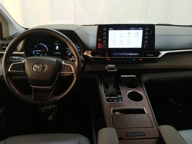 Used 2023 Toyota Sienna XLE image 9