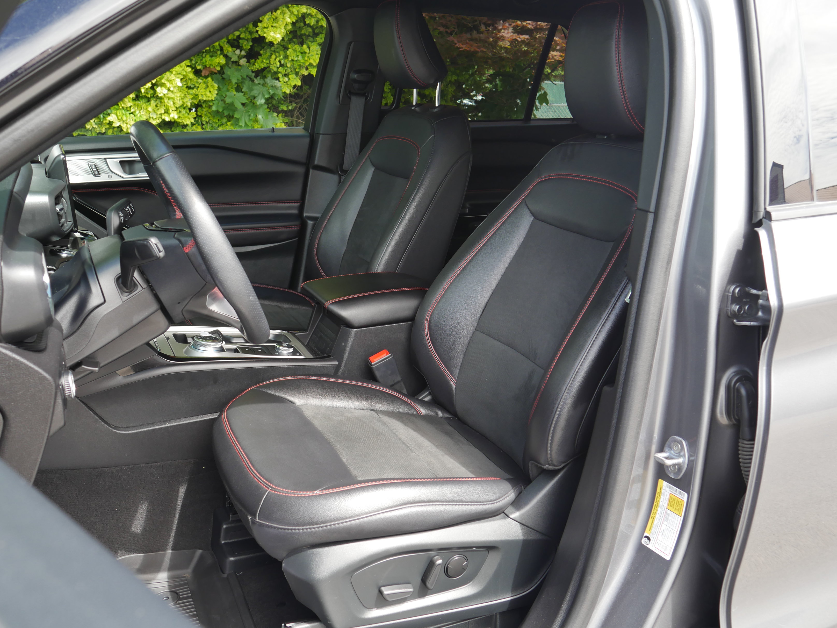 Certified 2023 Ford Explorer ST-Line w/ Class IV Trailer Tow Package AWD/4WD image 23