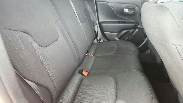 Used 2023 Jeep Renegade Latitude AWD/4WD image 32