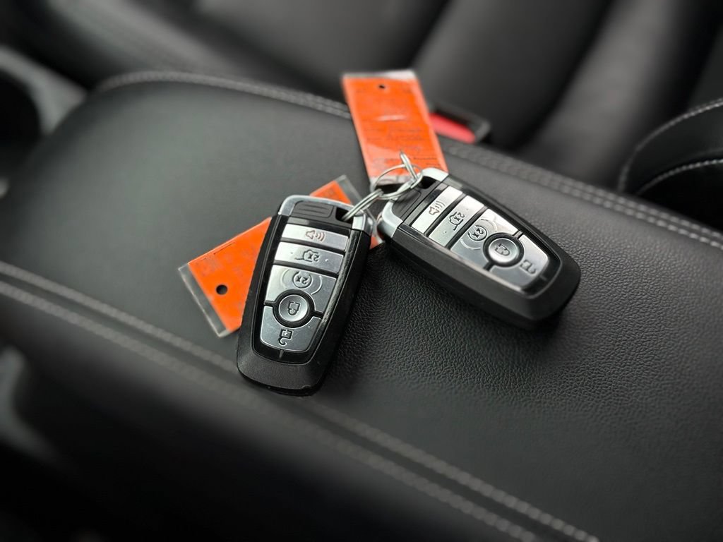 Certified 2025 Ford Escape Platinum AWD/4WD image 5