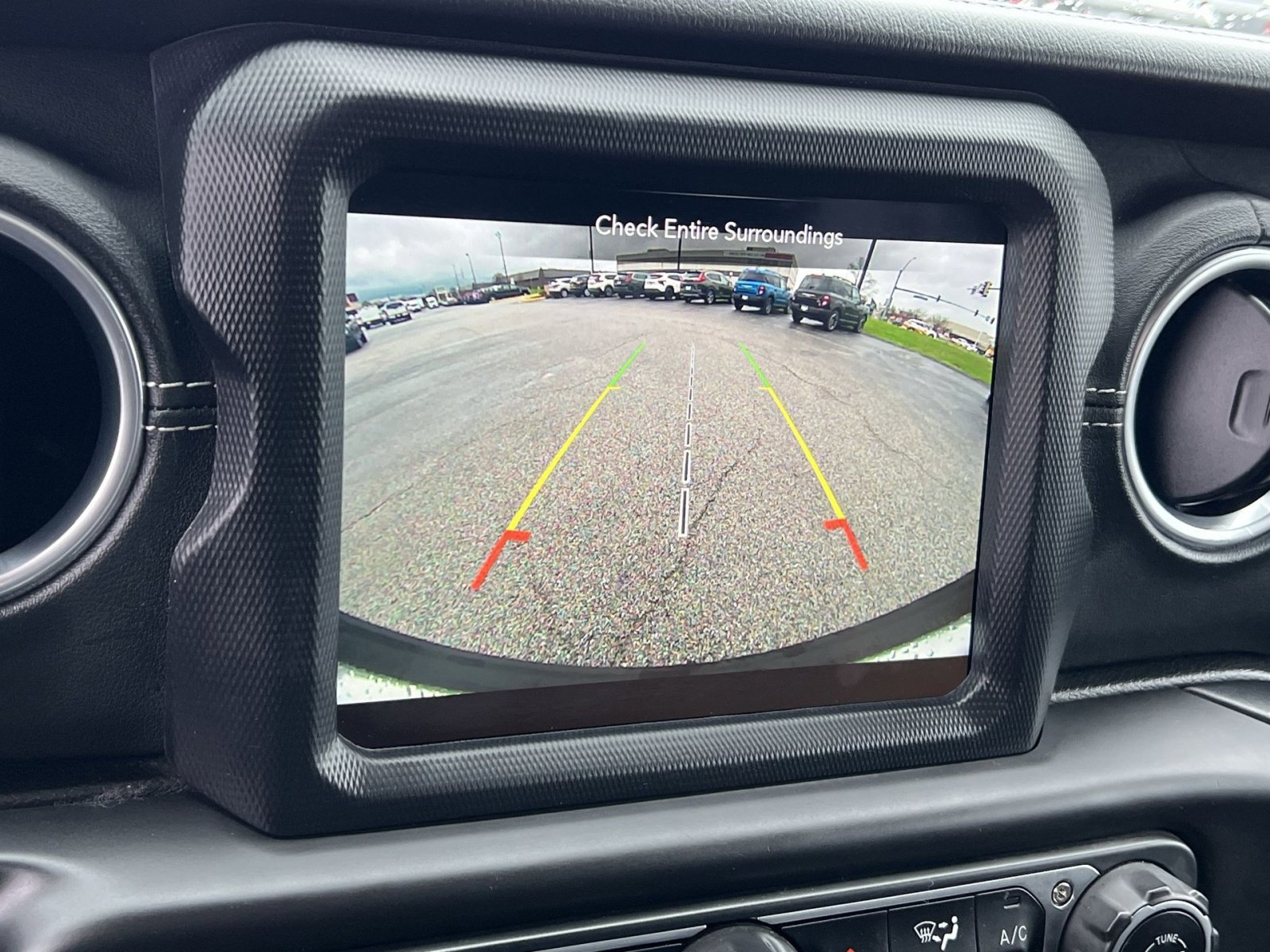 Used 2018 Jeep Wrangler Unlimited Sahara image 19