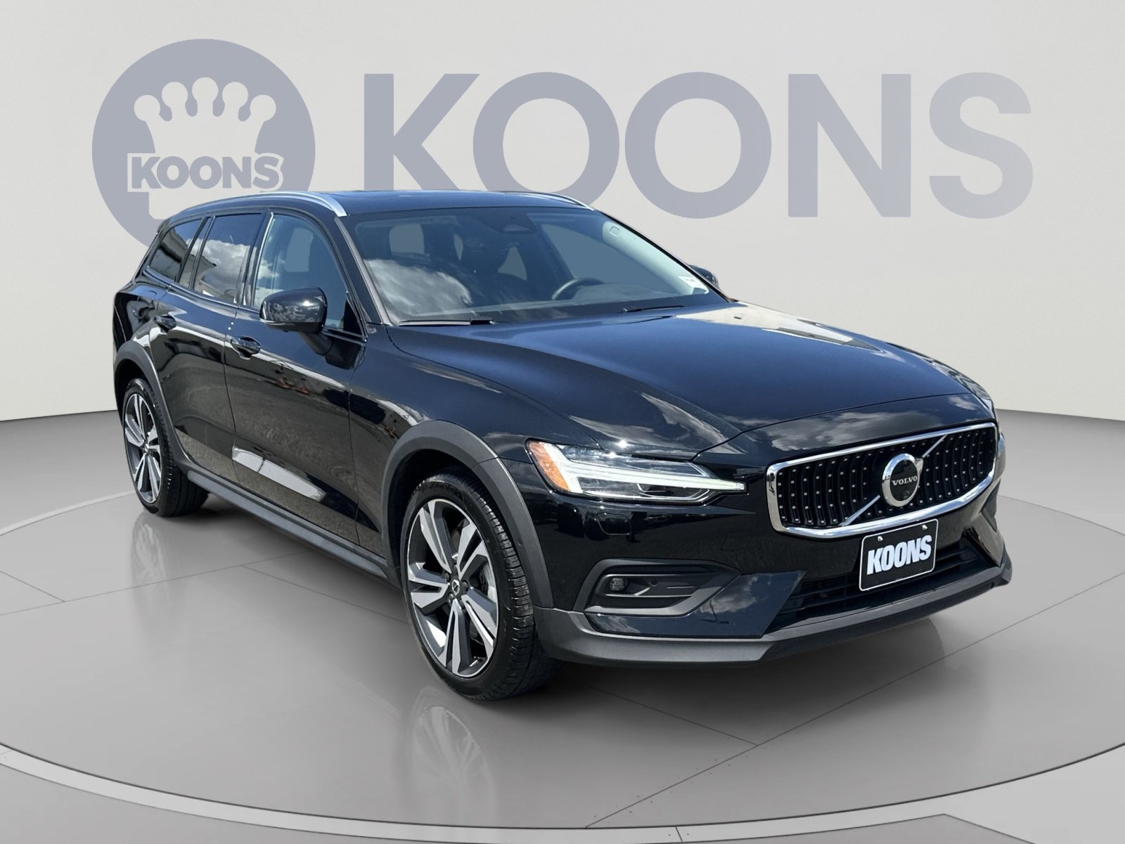 Used 2025 Volvo V60 B5 Cross Country Plus AWD/4WD image 2