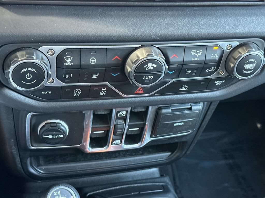 Used 2025 Jeep Wrangler Unlimited Sahara AWD/4WD image 19