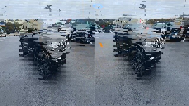 Used 2018 Jeep Grand Cherokee Laredo image 2