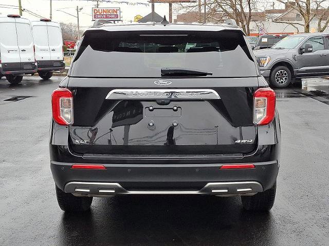 Certified 2022 Ford Explorer XLT w/ Equipment Group 202A image 3
