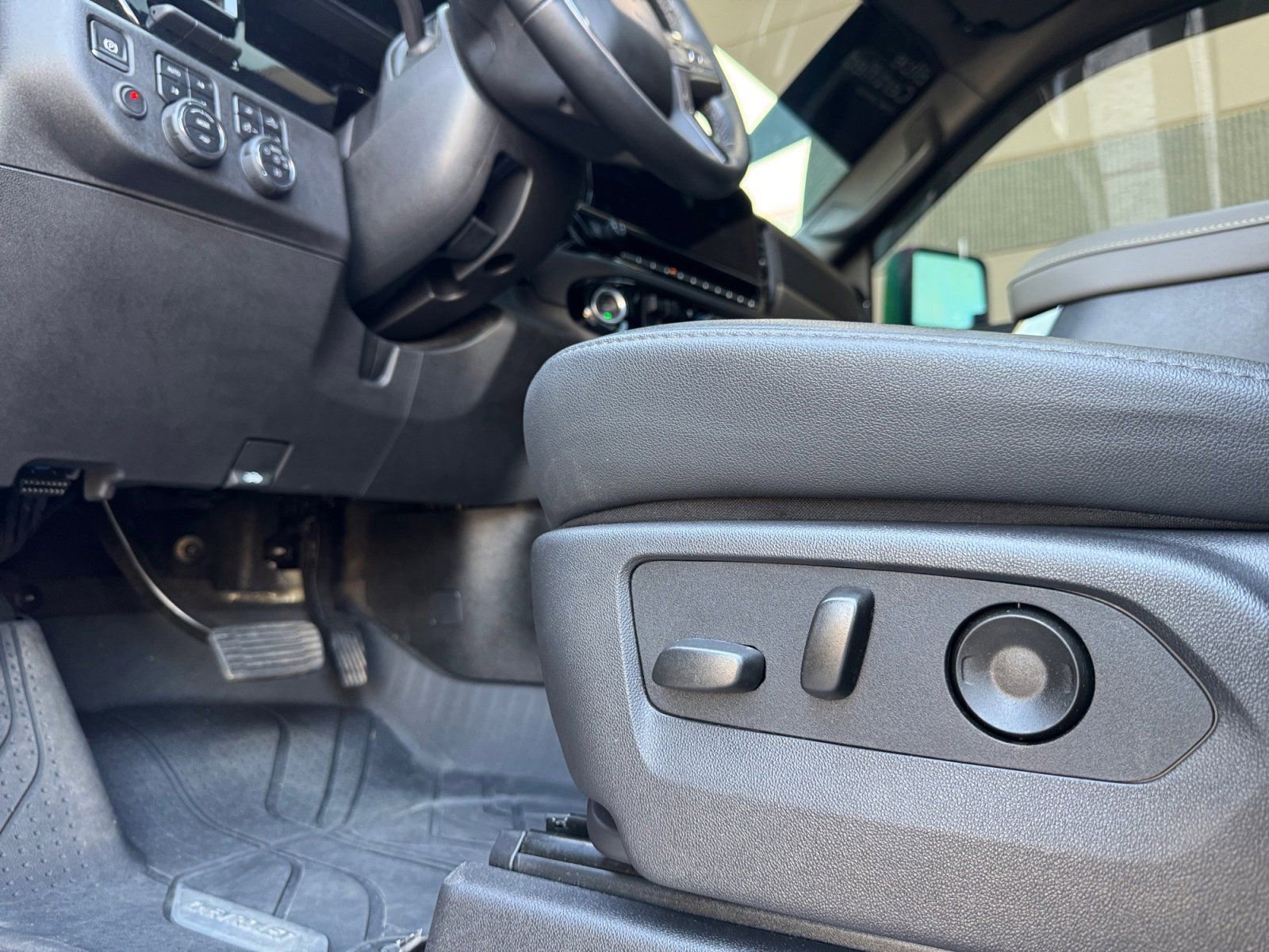 Used 2025 Chevrolet Silverado 2500 ZR2 w/ Technology Package image 21