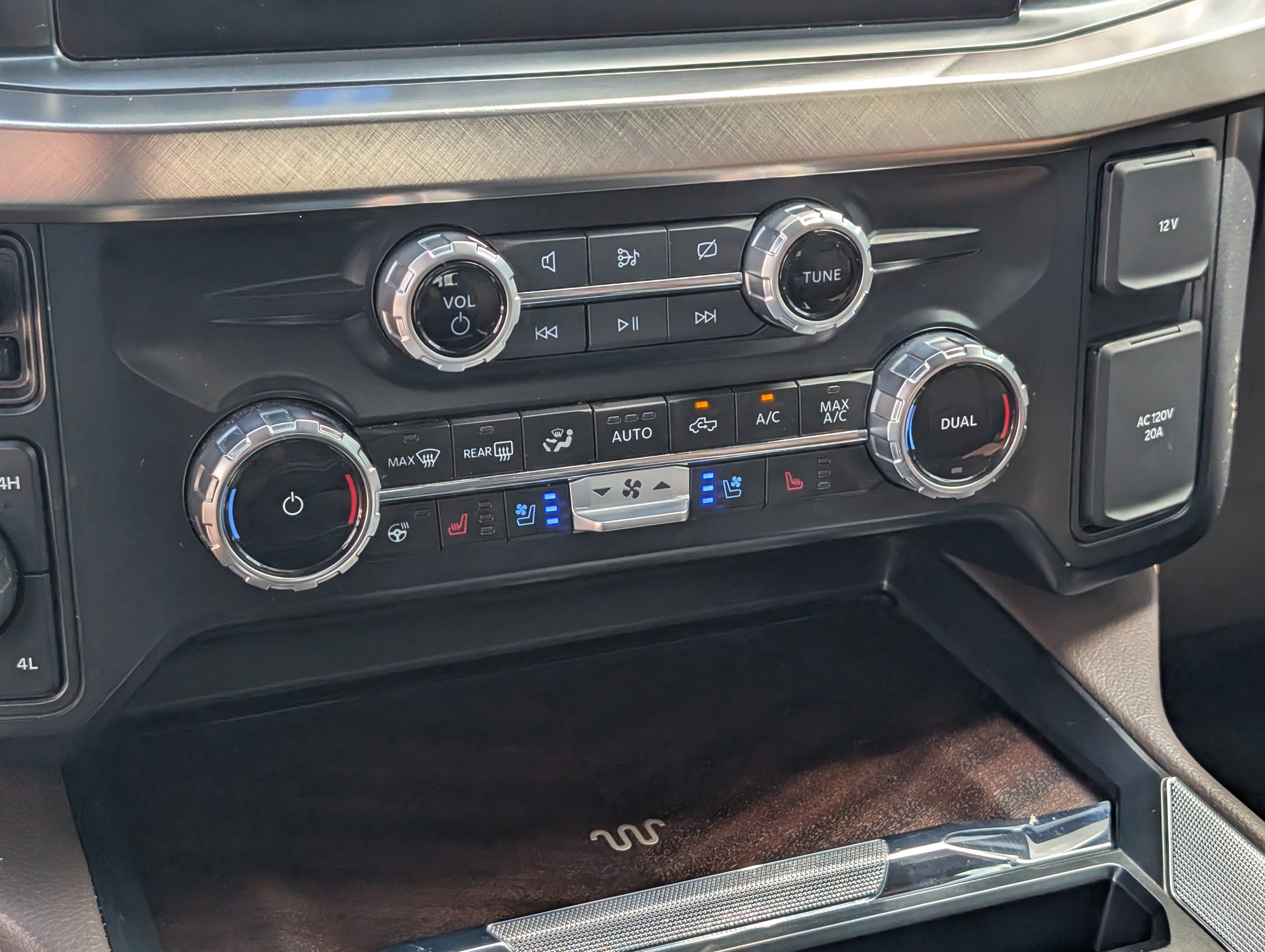 Certified 2023 Ford F250 King Ranch w/ Chrome Package AWD/4WD image 37