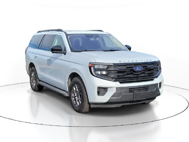 Certified 2025 Ford Expedition Active AWD/4WD image 2