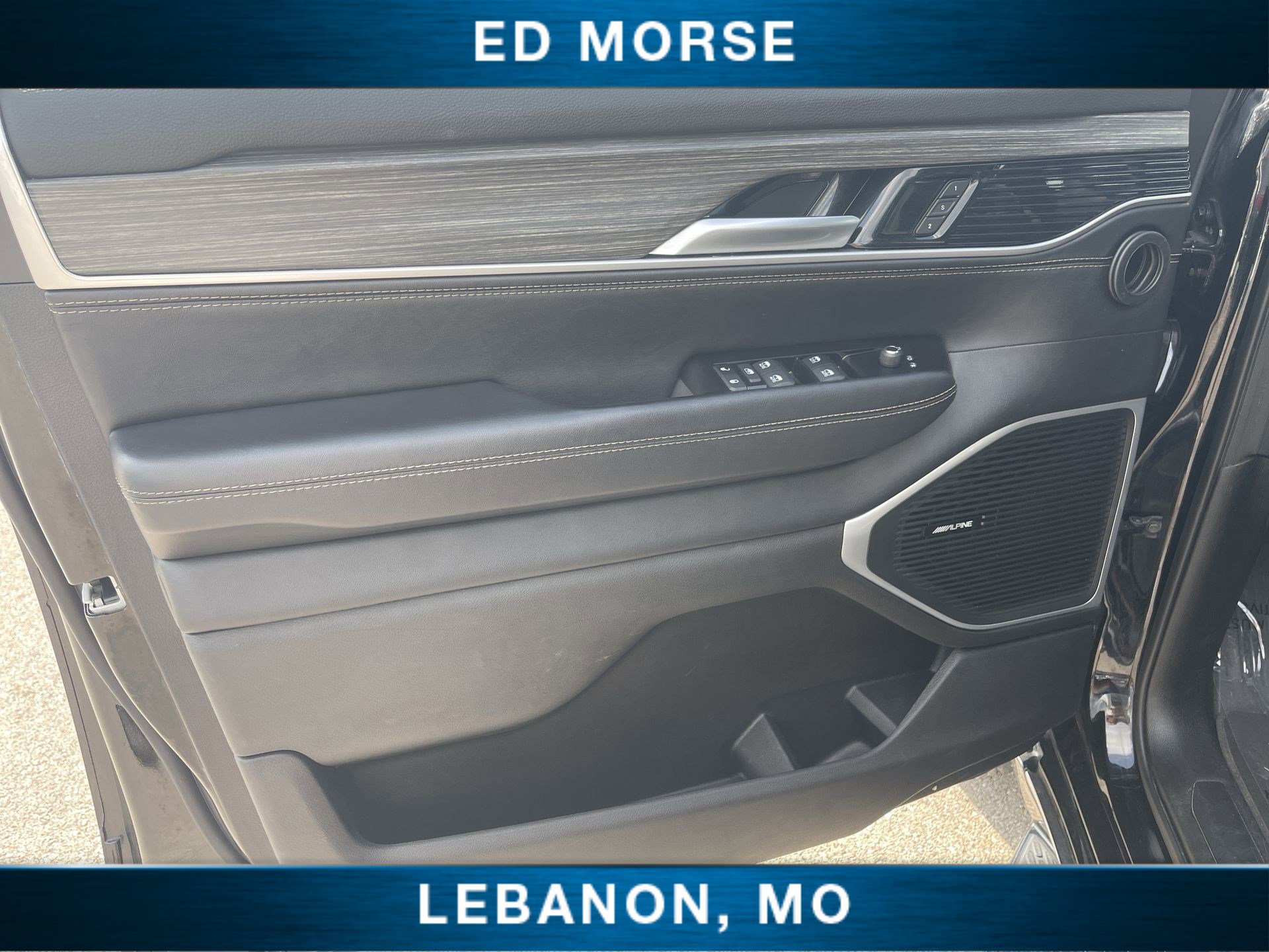 Used 2024 Jeep Wagoneer L Series II AWD/4WD image 20