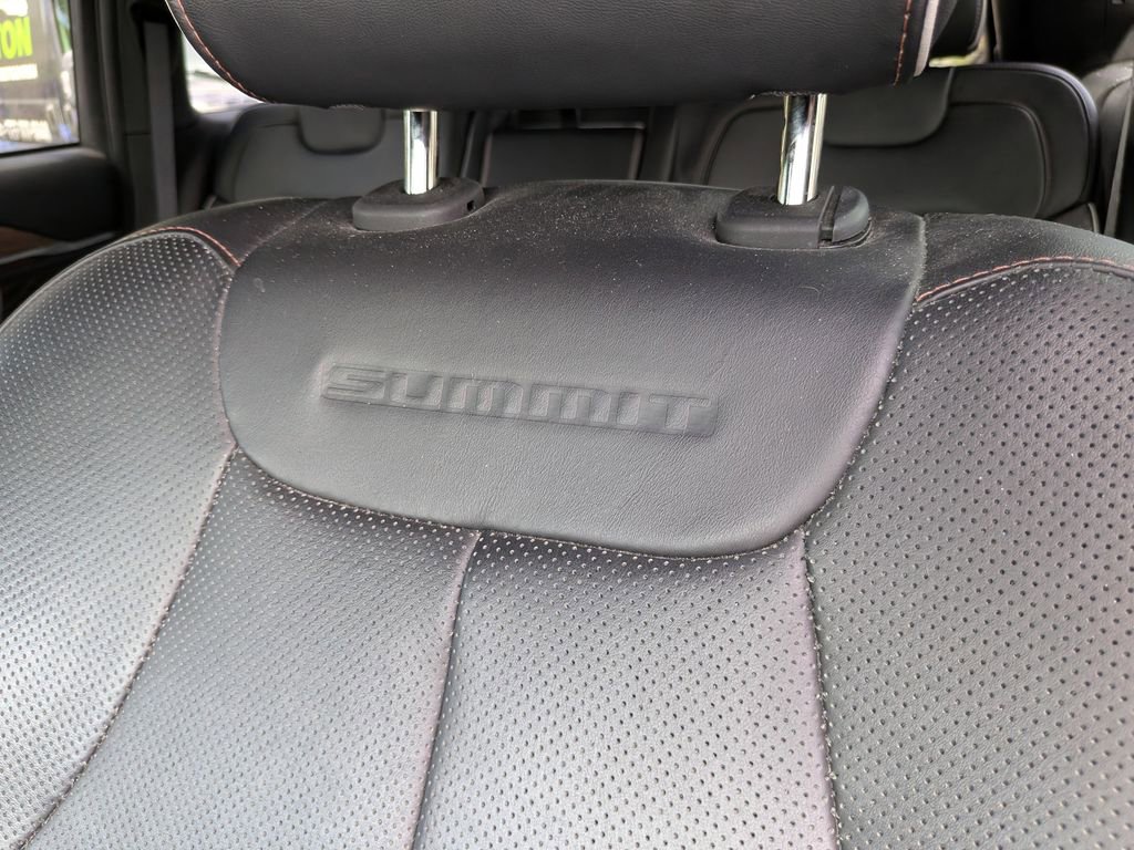 Used 2023 Jeep Grand Cherokee Summit AWD/4WD image 23