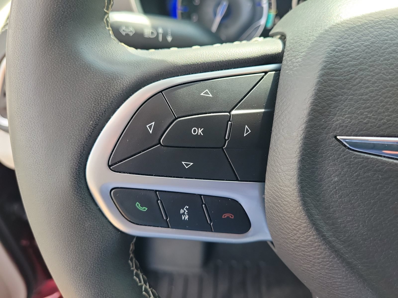 Used 2023 Chrysler Pacifica Touring-L FWD image 20