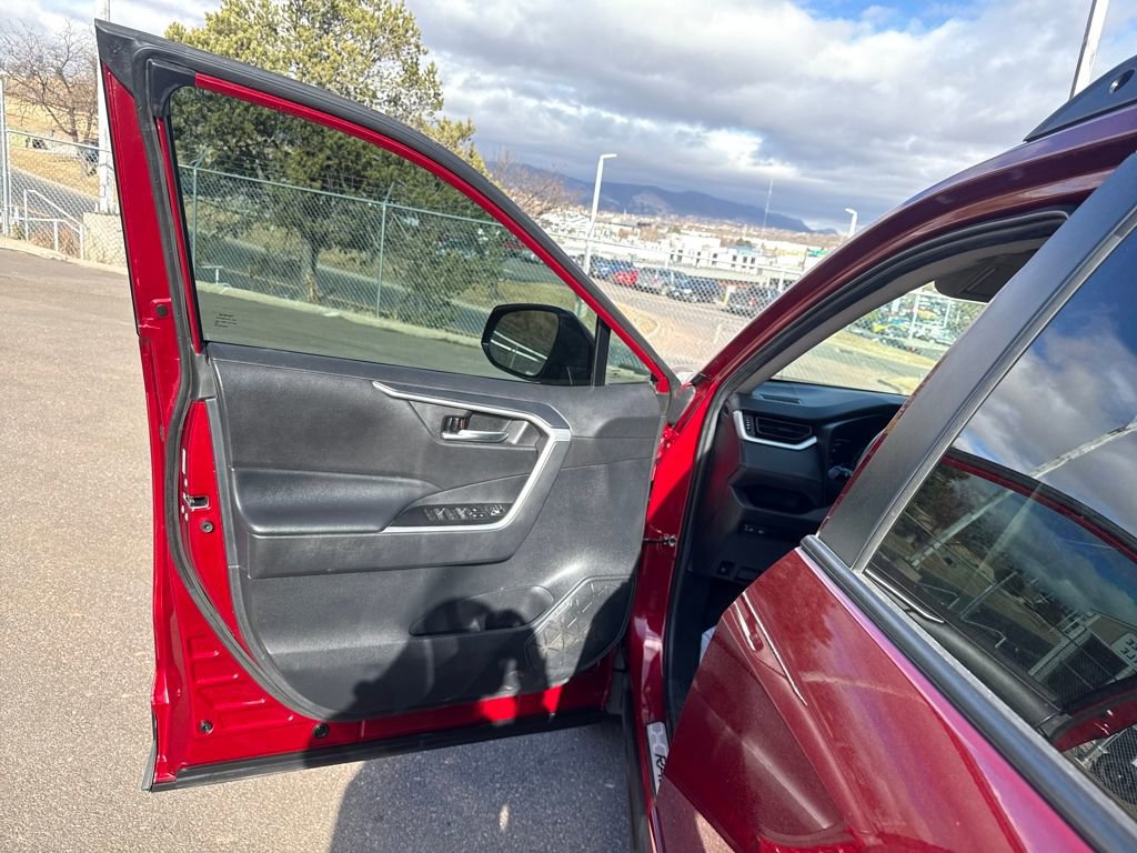 Used 2024 Toyota RAV4 XLE w/ Convenience Package image 11