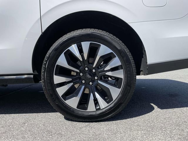 Certified 2025 Ford Expedition Max Platinum w/ Driver's Package AWD/4WD image 9