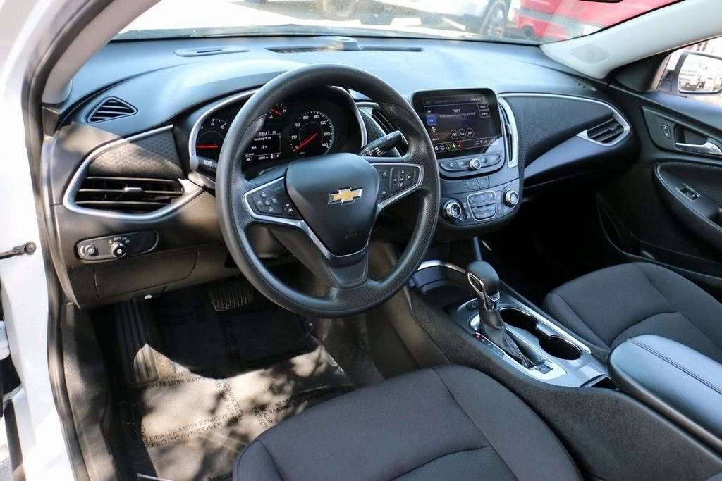 Used 2025 Chevrolet Malibu LT image 17