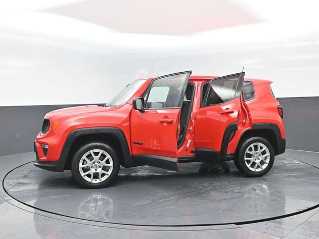 Used 2023 Jeep Renegade Latitude AWD/4WD image 28